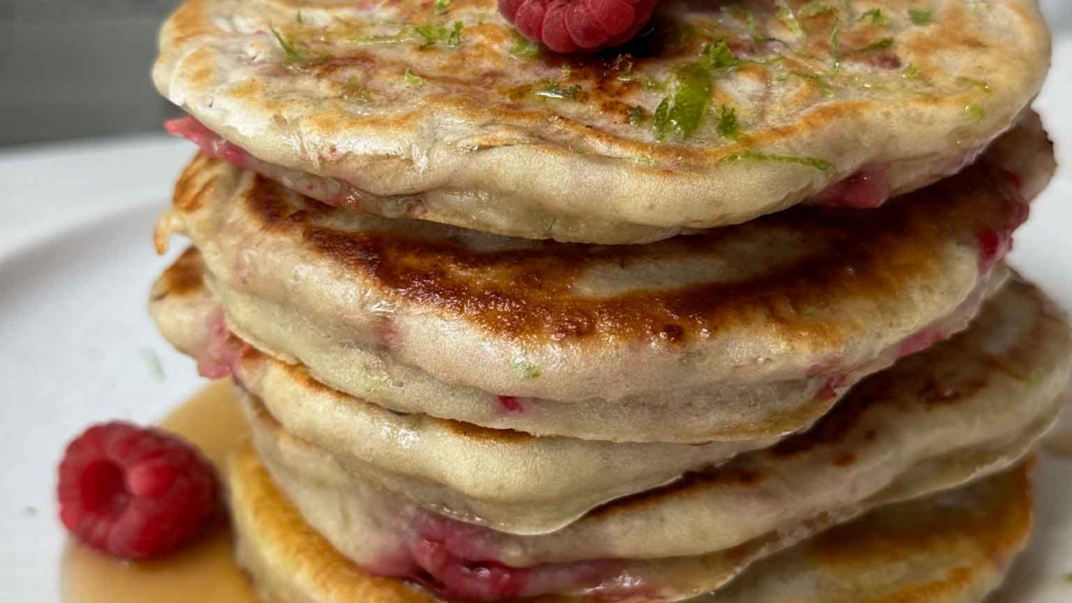 Pancakes aux framboises et à la lime