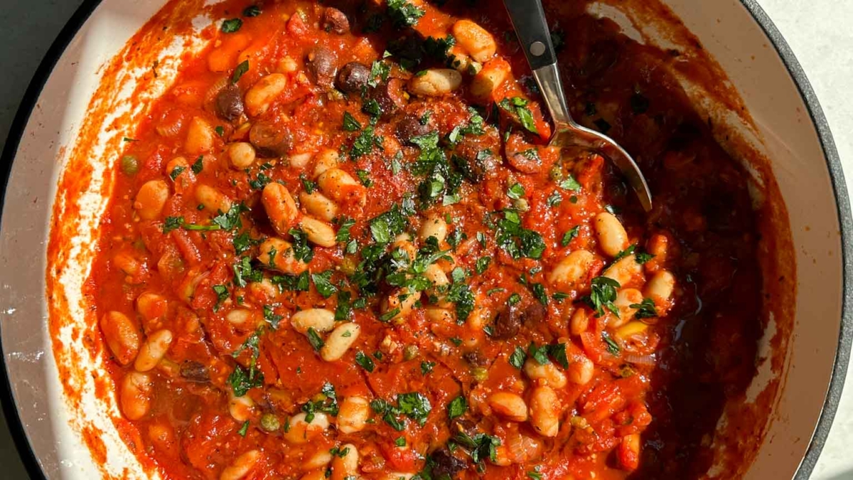 Casserole de haricots blancs à la puttanesca