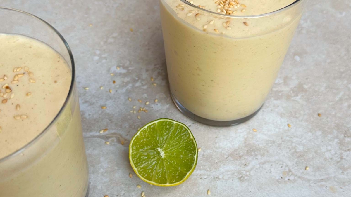 Smoothie à la mangue et au sésame