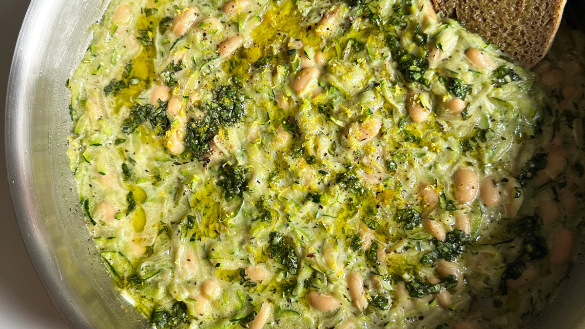Casserole de haricots blancs aux courgettes et au citron