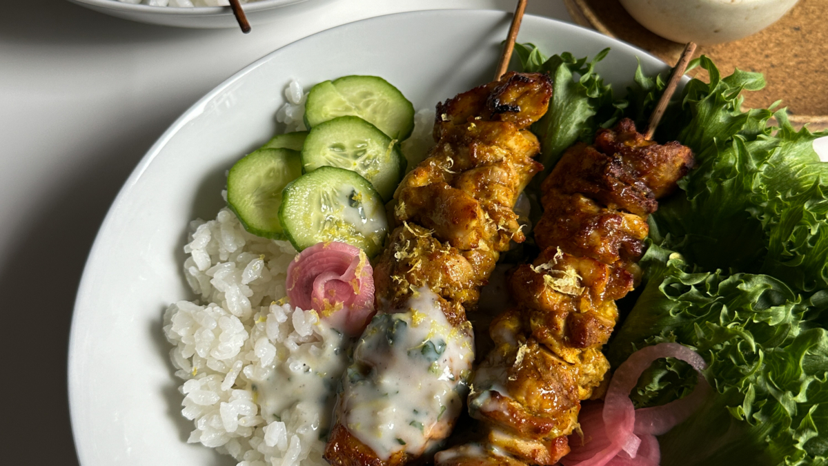 Bol de brochettes de poulet au Air Fryer tikka masala