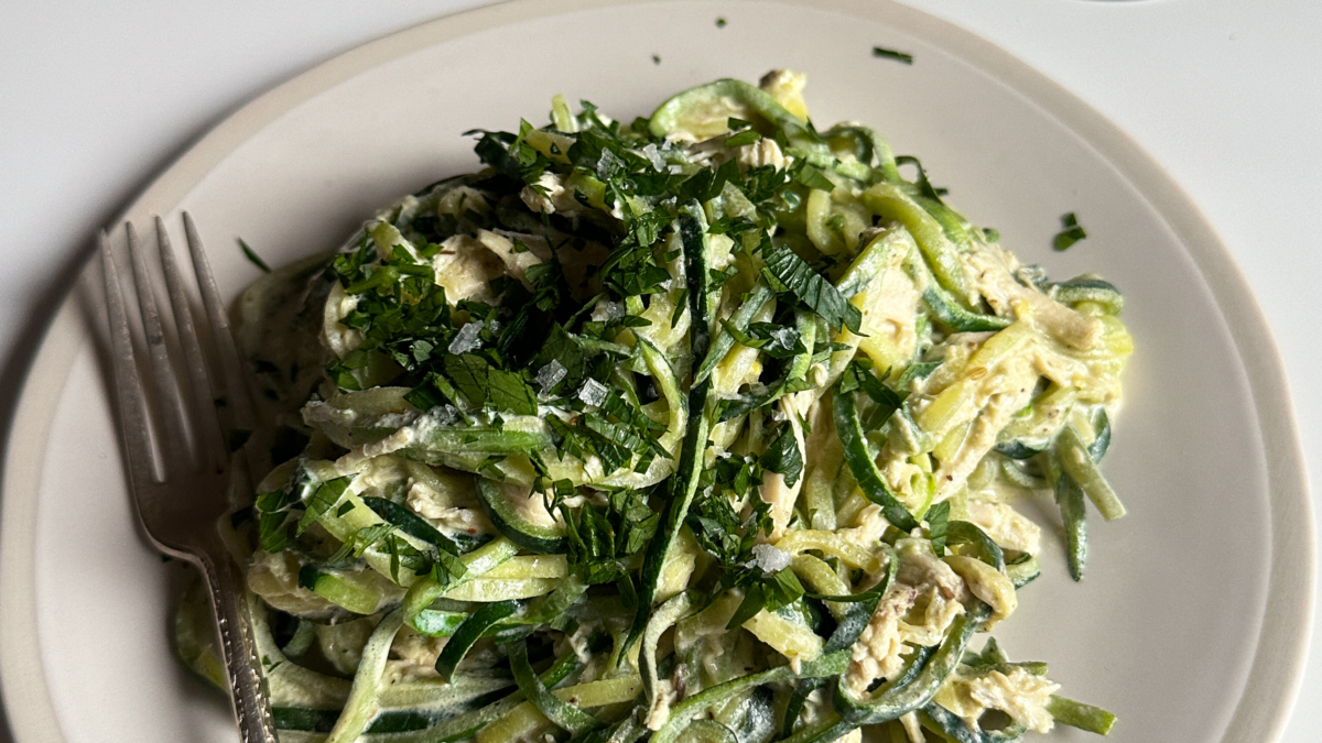 Nouilles de courgettes crémeuses au poulet