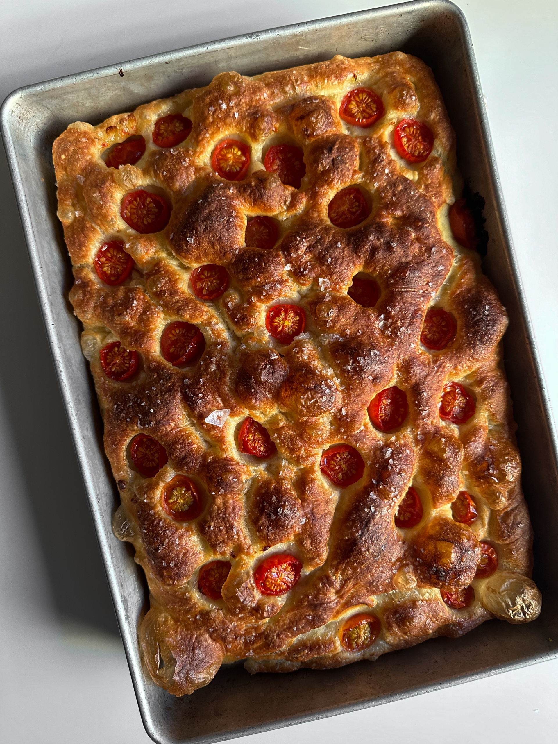 J’adore la focaccia! Impossible de résister à ce pain italien moelleux! Découvrez ma recette infaillible pour réaliser la meilleure focaccia!