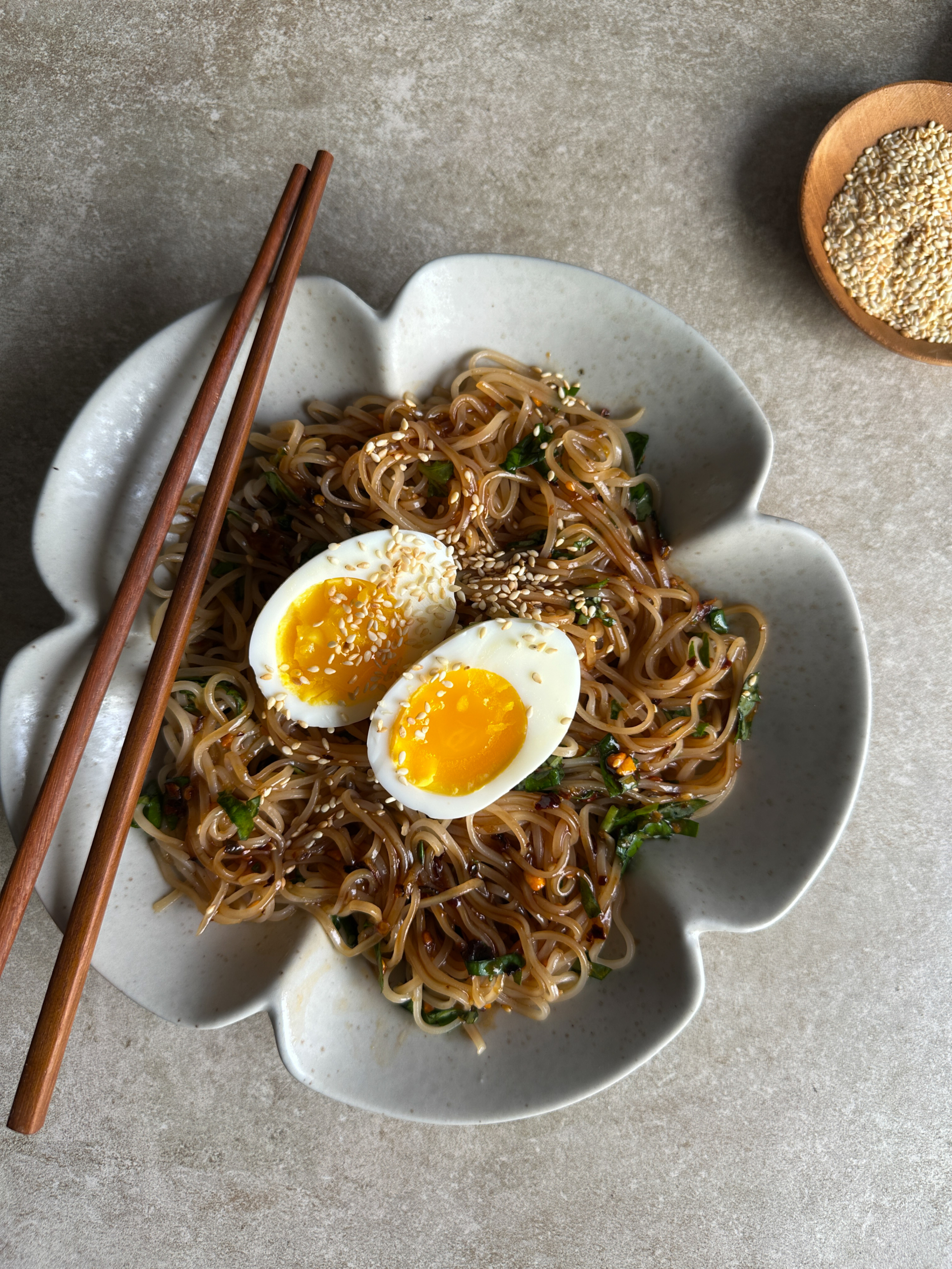 Spicy Garlic and Basil Noodles