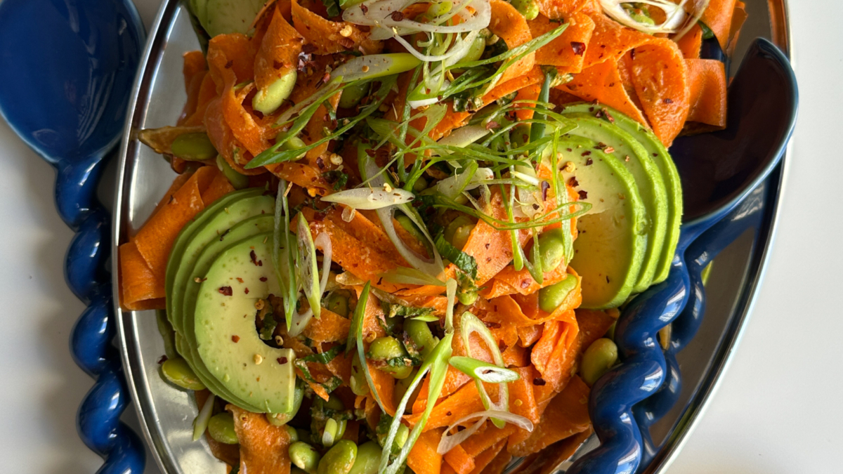 Salade de rubans de carottes au beurre d’arachide