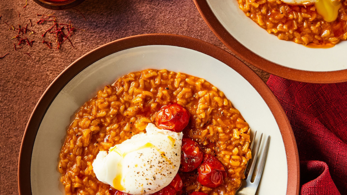 Risotto aux tomates, safran et oeuf poché
