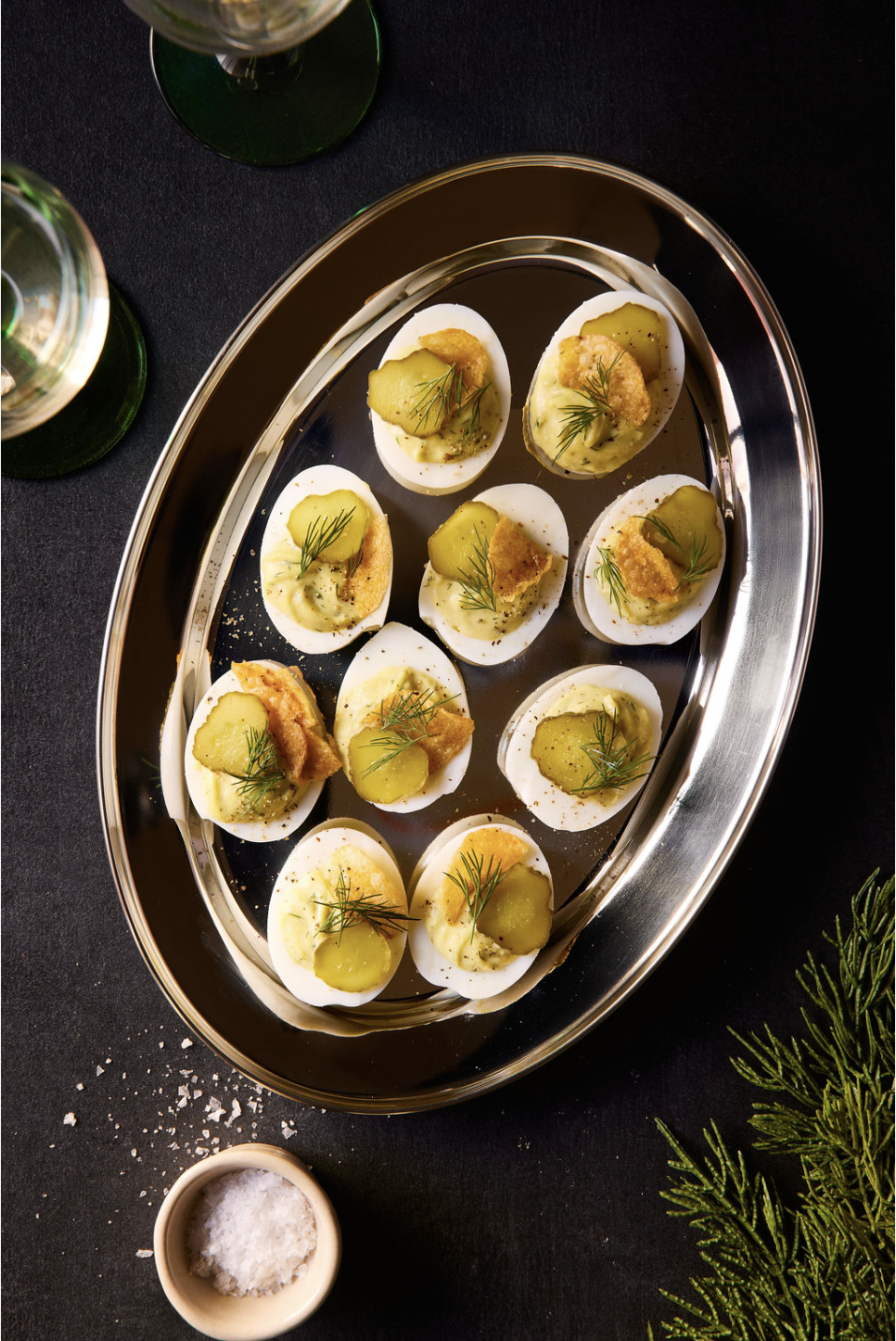 Œufs mimosas aux cornichons à l’aneth