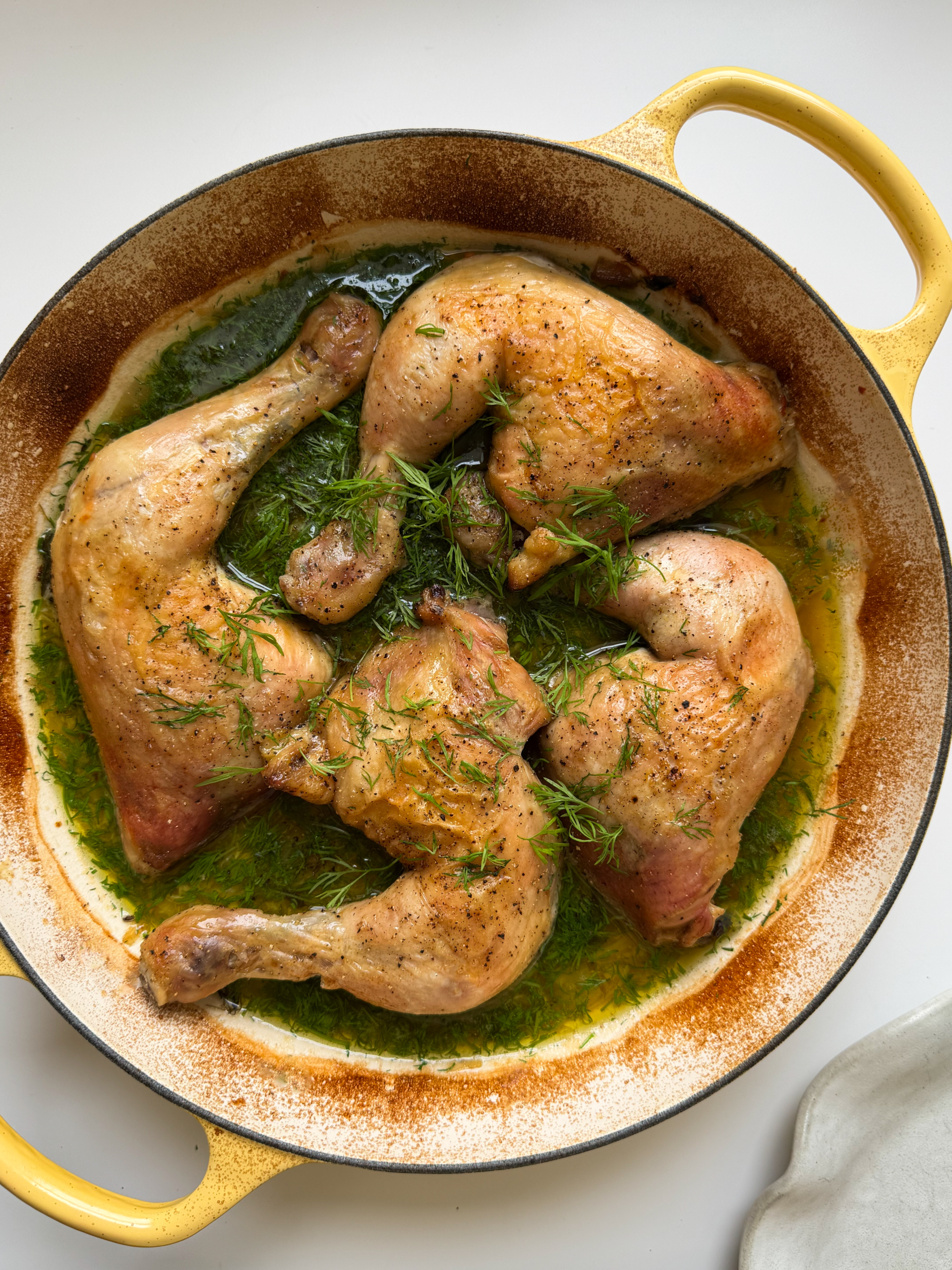 Poulet à l’aneth, à l’ail et au vin blanc