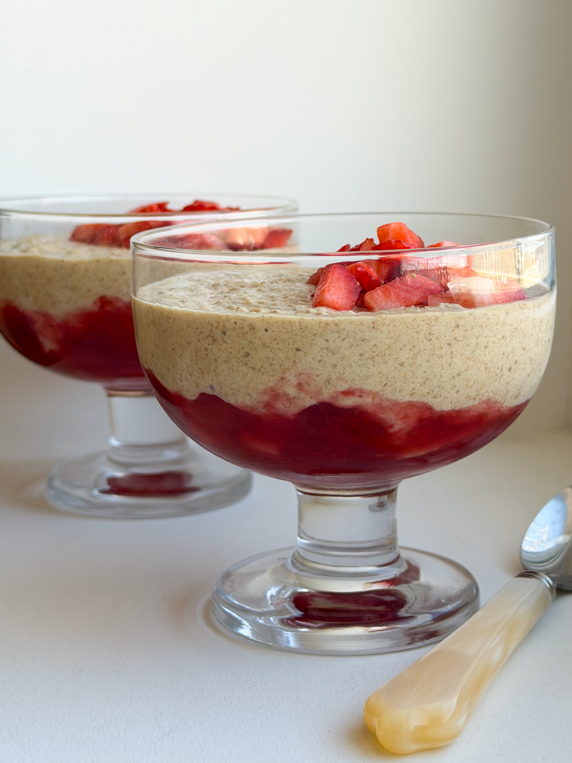 Gruau au frigo au beurre d’arachide et confiture