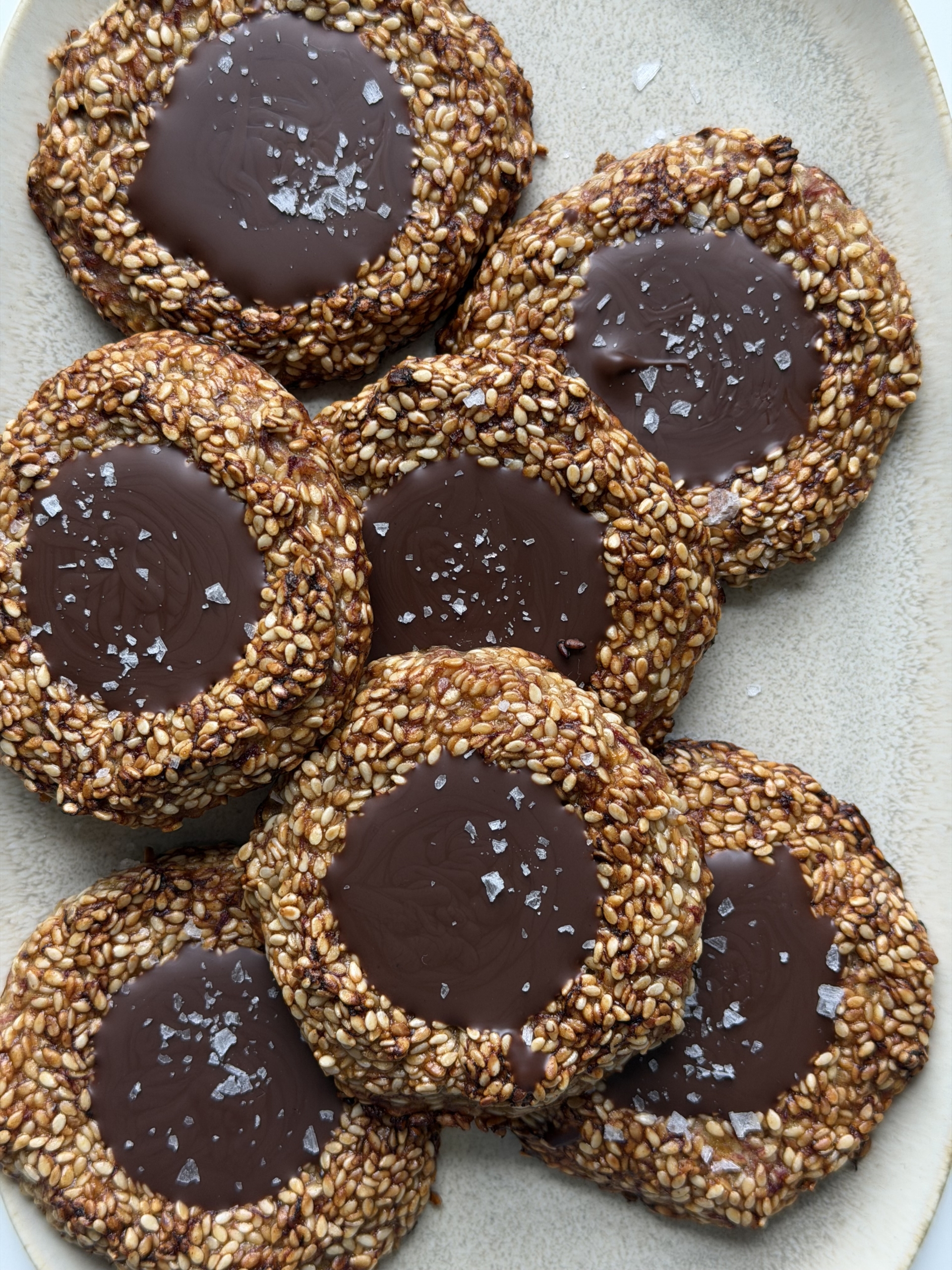 Biscuits au sésame, banane et chocolat