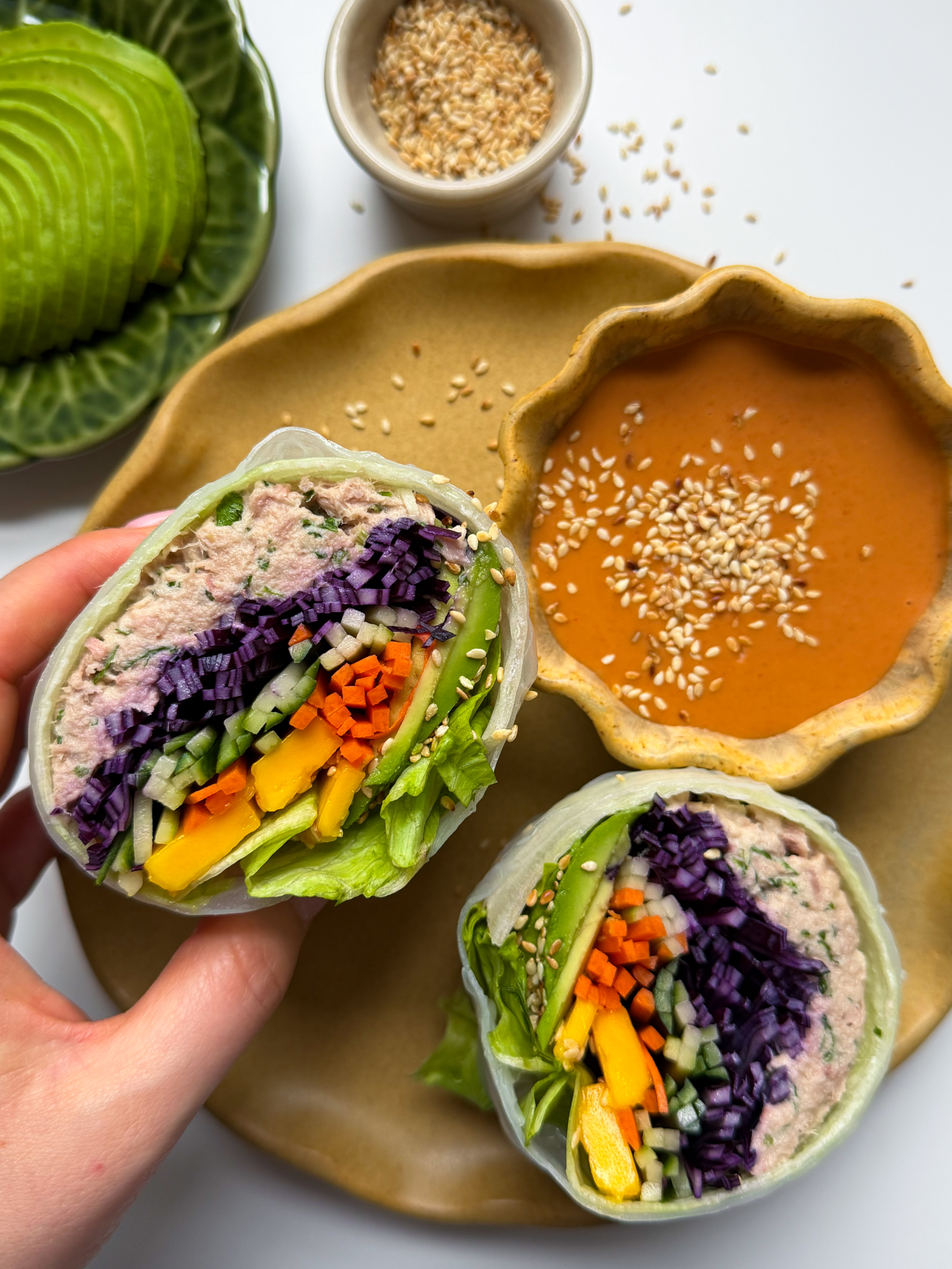 Rouleaux de printemps géants au thon, mangue et avocat