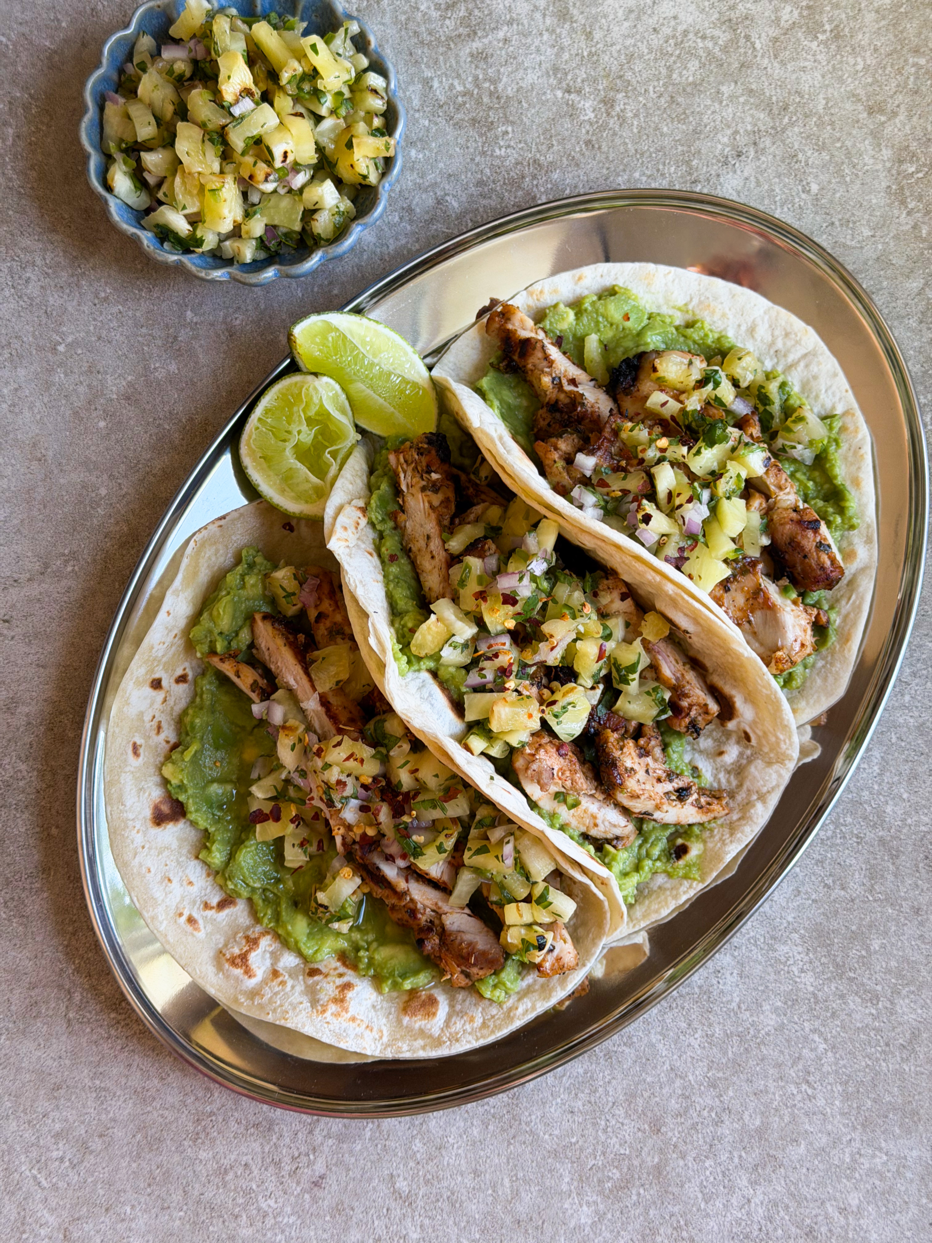 Tacos de poulet et salsa d’ananas grillé