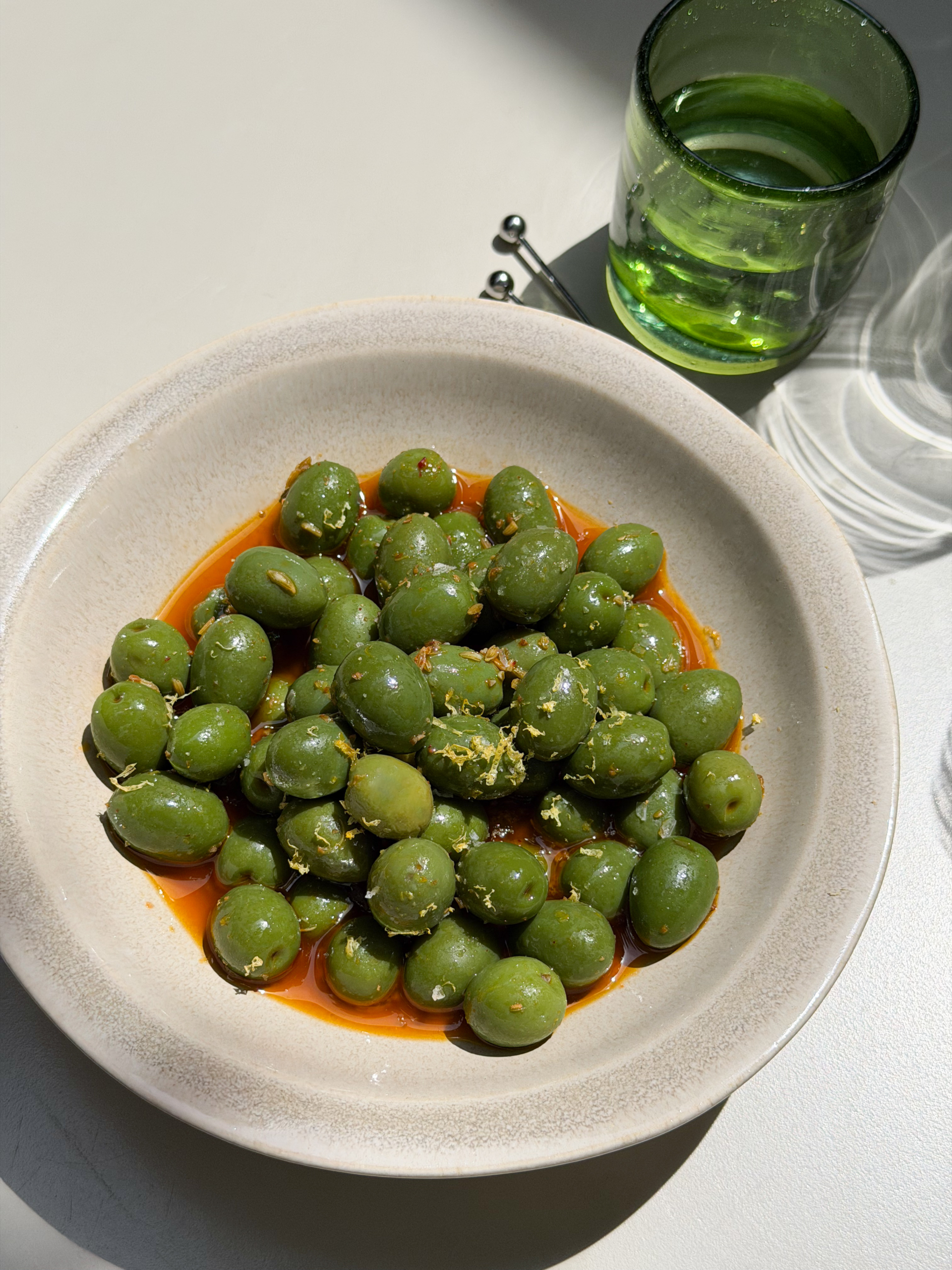 Olives marinées à la harissa
