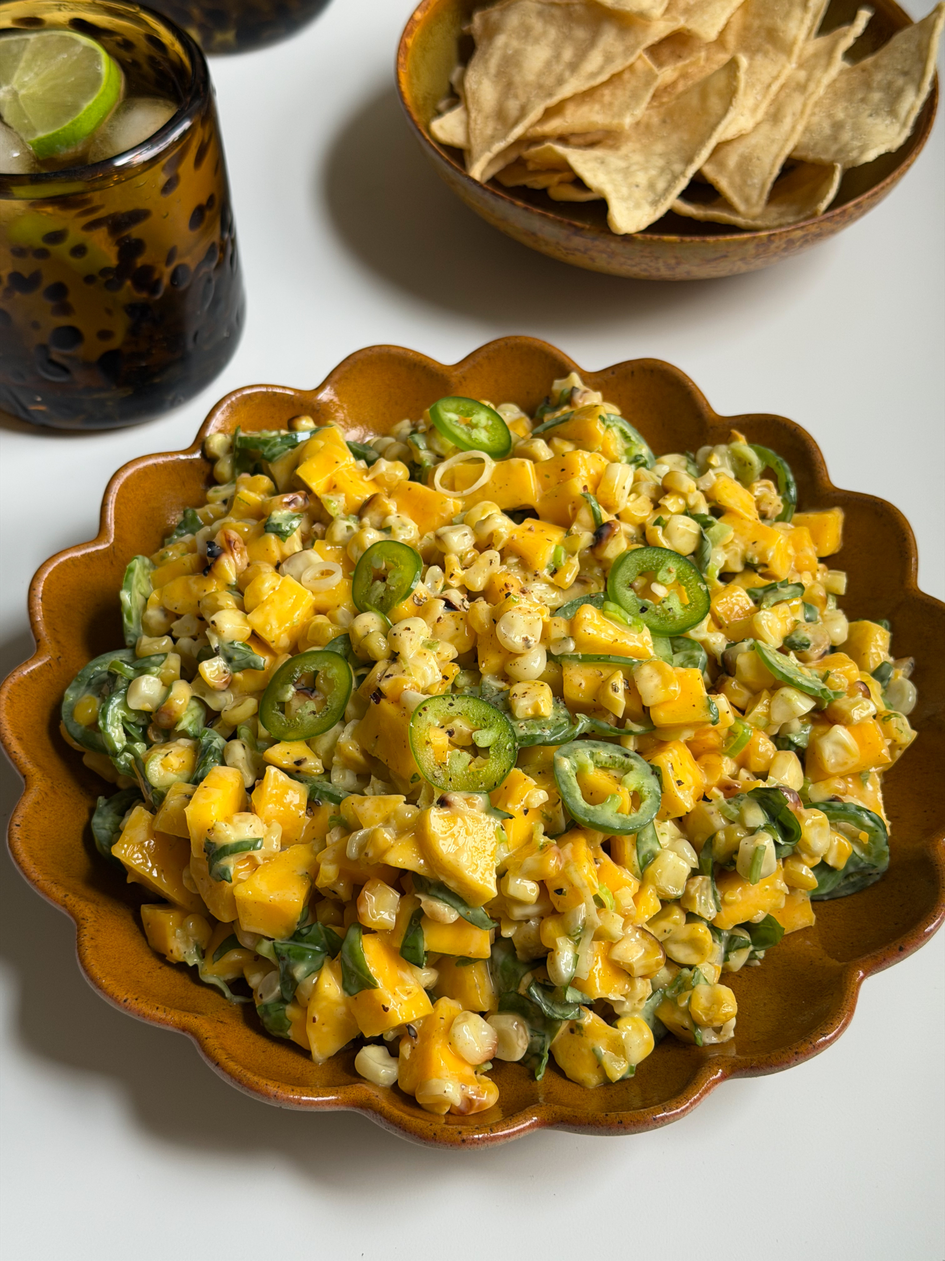 Salsa de maïs grillé et mangue