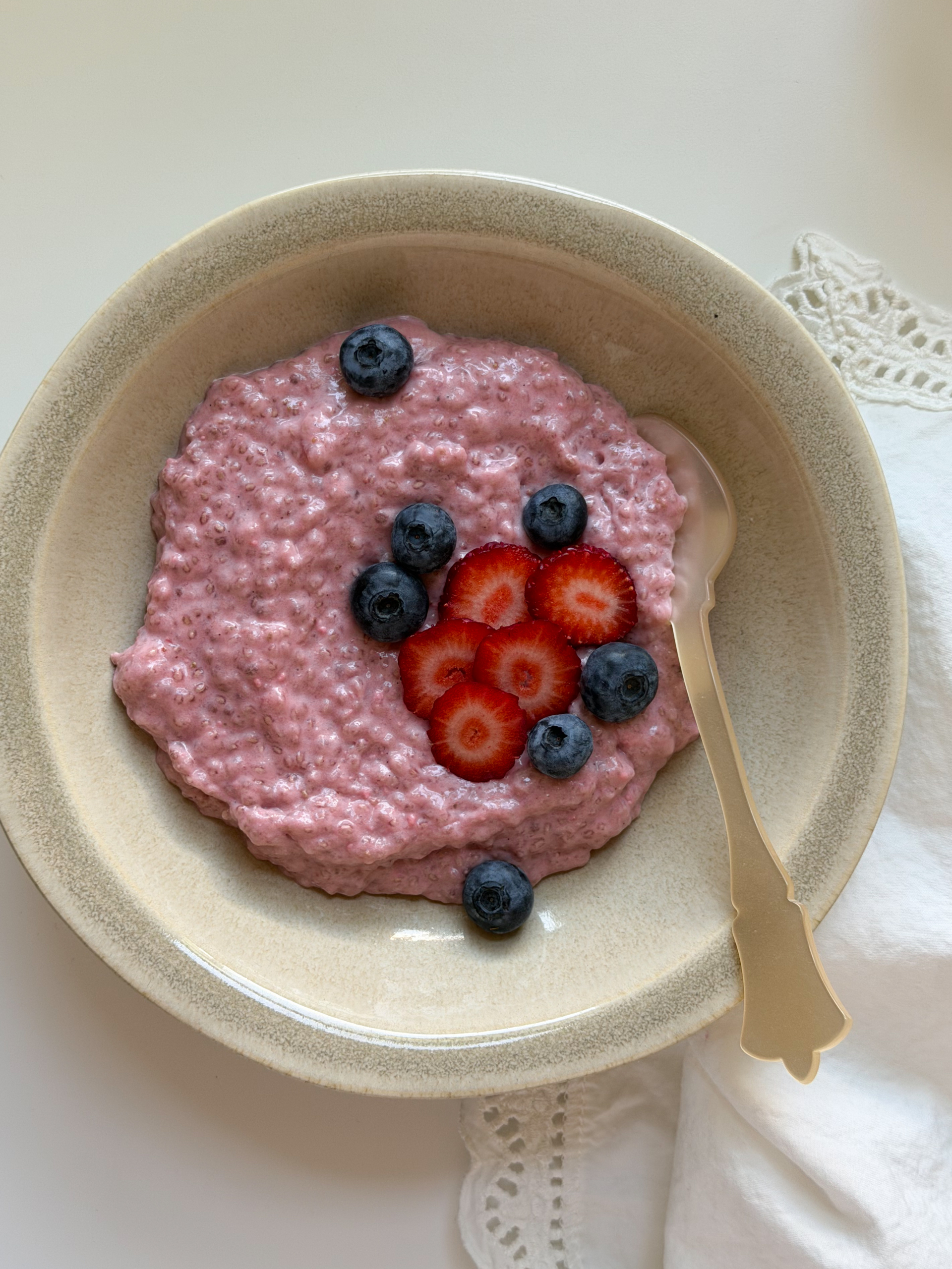 Creamy Chia Pudding with Strawberries