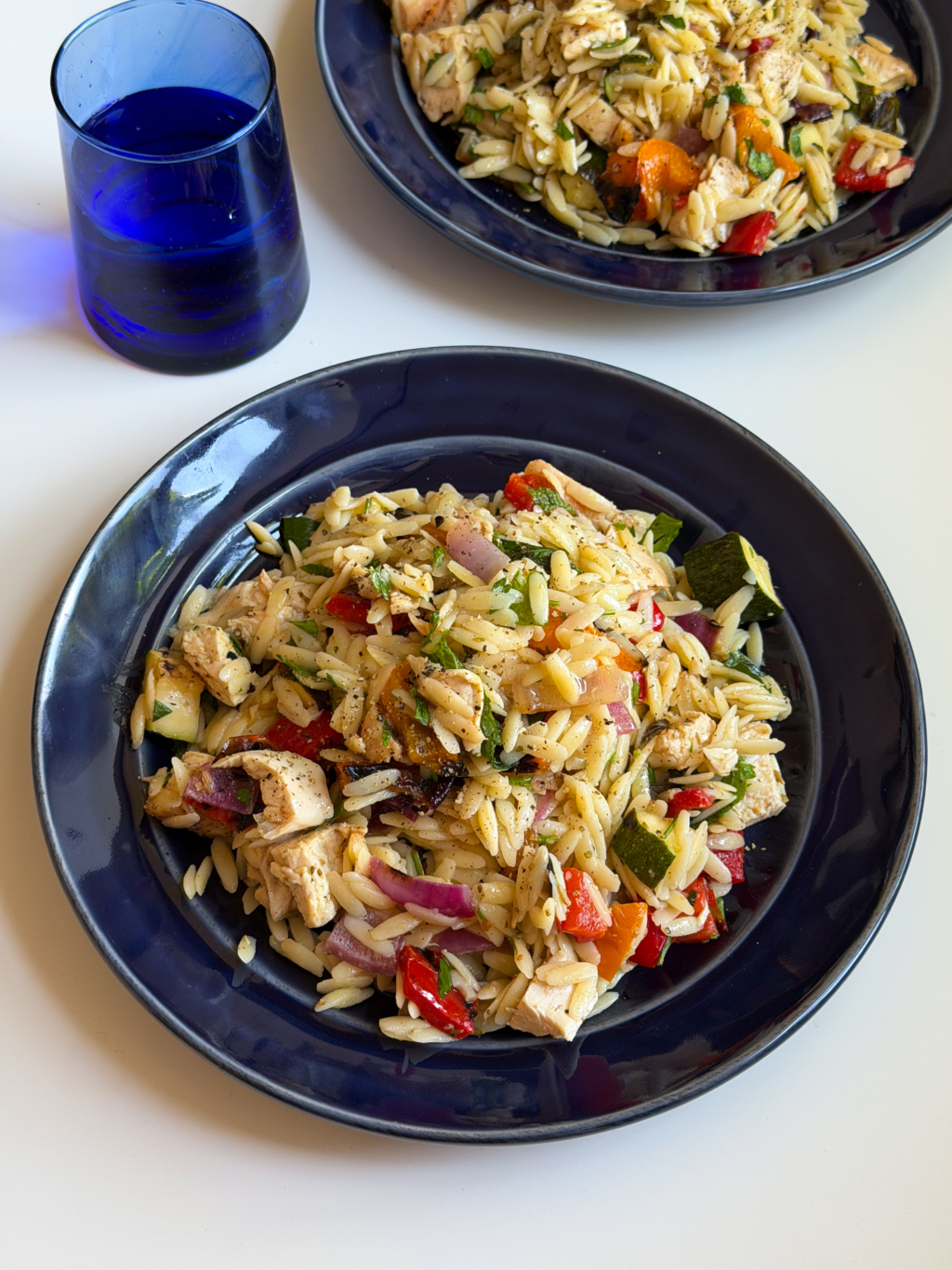 Salade d’orzo au poulet et légumes grillés
